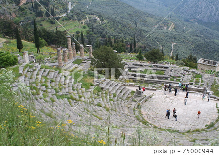 ギリシャ・デルフィの古代劇場 75000944