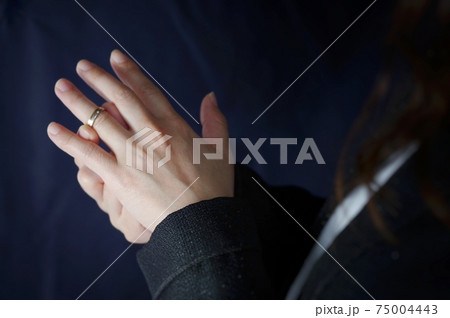 結婚指輪と女性 結婚指輪と女性 75004443