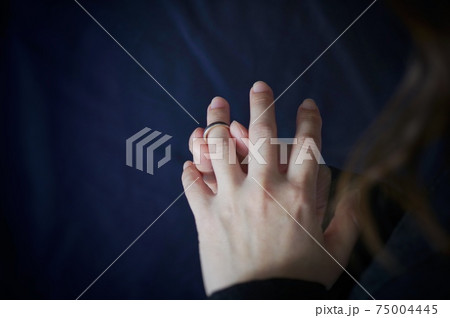 結婚指輪と女性 結婚指輪と女性 75004445