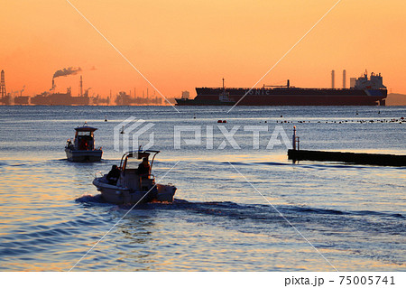 住友重機械マリンエンジニアリング株式会社 ドッグ 建造 商船 整備 午後 東京湾 タンカー 住友重機械マリンエンジニアリング株式会社 ドッグ 建造 商船 整備 午後 東京湾 タンカー 75005741
