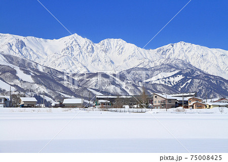 白馬の冬　雪晴れの北アルプス 75008425
