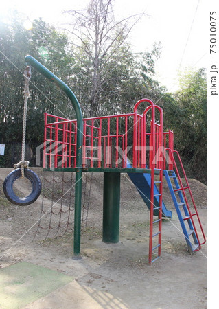 公園の遊具 公園の遊具 75010075