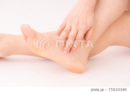 フットケア 女性 脚 フットケア 女性 脚 75010380