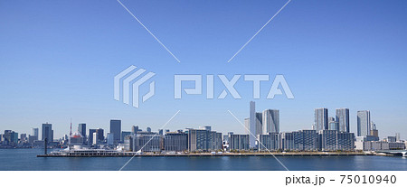 日本の東京都市景観 晴海の高層マンションなどを望む 日本の東京都市景観 晴海の高層マンションなどを望む 75010940