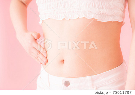 女性 お腹 女性 お腹 75011707