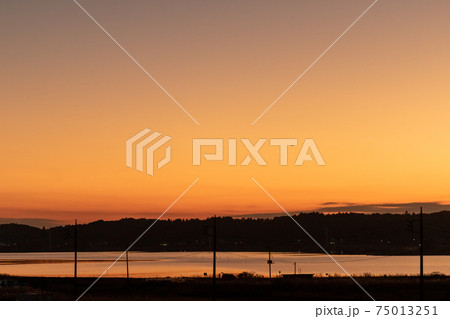夕暮れの北浦 75013251