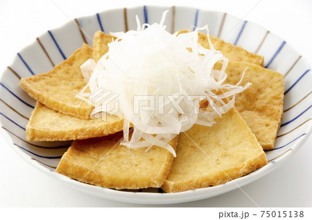 スライス豆腐の揚げ物さらし玉ねぎ添え 75015138