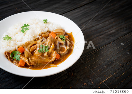 Japanese curry rice with sliced pork, carrot and onions Japanese curry rice with sliced pork, carrot and onions 75018360