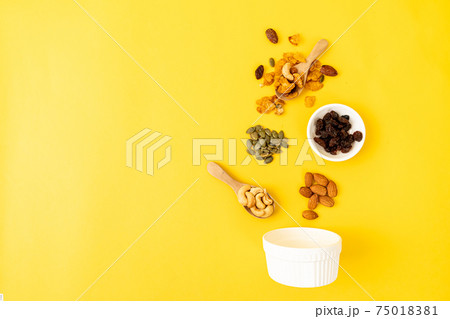cornflakes with mix grain cornflakes with mix grain 75018381