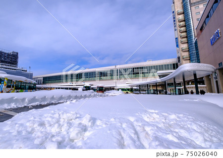 冬・雪の富山駅 75026040