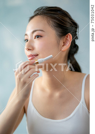 20代女性うぶ毛剃り 20代女性うぶ毛剃り 75031042