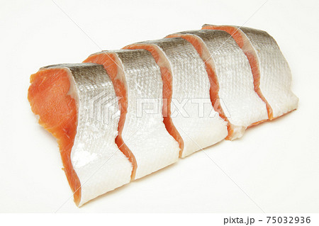 塩鮭の切り身(紅鮭) 塩鮭の切り身(紅鮭) 75032936