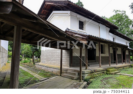 日本の古い土蔵の風景 新潟県新潟市 笹川邸 日本の古い土蔵の風景 新潟県新潟市 笹川邸 75034411