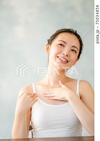 20代デコルテケア 75034856