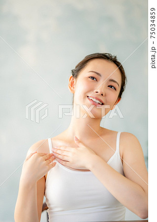 20代デコルテケア 75034859