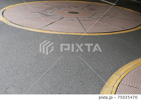 便利な立体駐車場の円盤 便利な立体駐車場の円盤 75035470