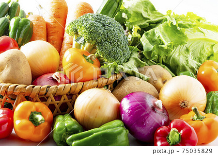 新鮮で美味しい野菜の集合 75035829