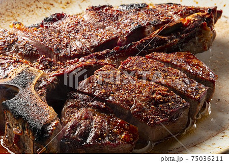 美味しい牛肉ステーキ料理 75036211