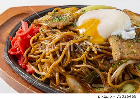 美味しい焼きそばとタマゴ 75036469