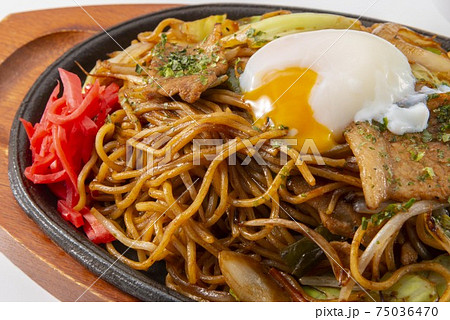 美味しい焼きそばとタマゴ 75036470