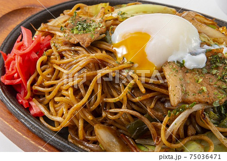 美味しい焼きそばとタマゴ 75036471