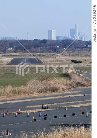 埼玉県桶川市 ホンダエアポートの滑走路 75039246