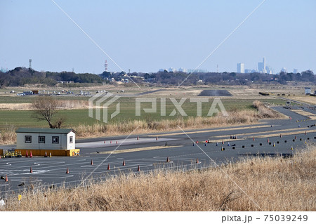 埼玉県桶川市 ホンダエアポートの滑走路 埼玉県桶川市 ホンダエアポートの滑走路 75039249