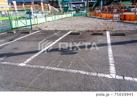 閉店したラーメン屋跡地と駐車場 閉店したラーメン屋跡地と駐車場 75039945
