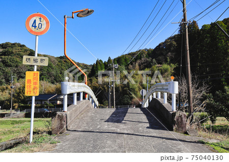 珍百景！ うつむくカーブミラー 75040130