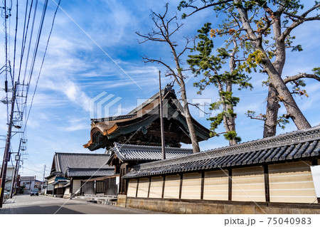 三重県津市一身田 高田本山専修寺の立派な唐門と塀 三重県津市一身田 高田本山専修寺の立派な唐門と塀 75040983