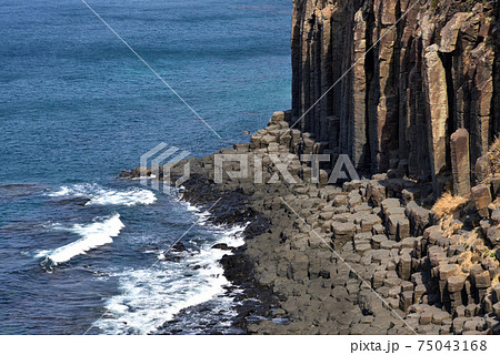 塩俵の断崖　御崎柱状節理　長崎県新観光百選　長崎県平戸市生月町　 75043168