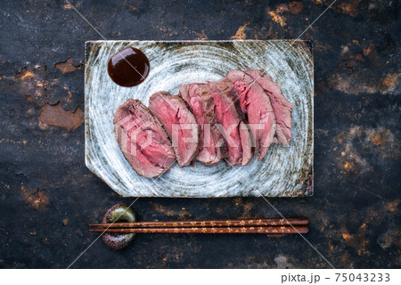 Japanese barbecue wagyu dry aged fillet steak slices   75043233