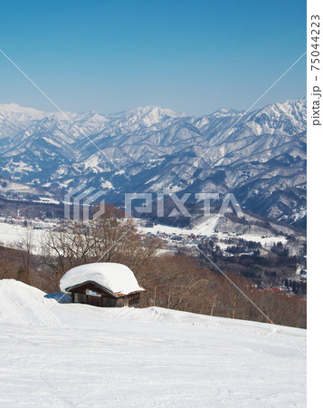 白馬岩岳スノーフィールド 弾丸コースから妙高山方面を望む 白馬岩岳スノーフィールド 弾丸コースから妙高山方面を望む 75044223