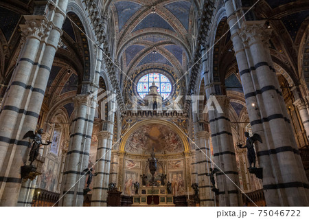 Panoramic view of interior of Siena Cathedral (Duomo di Siena) Panoramic view of interior of Siena Cathedral (Duomo di Siena) 75046722