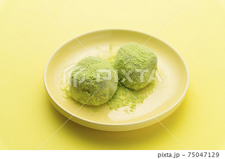 和菓子のうぐいす餅 和菓子のうぐいす餅 75047129