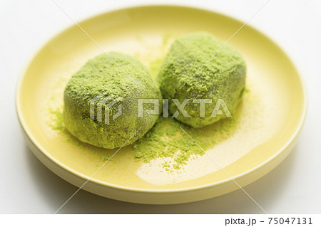 和菓子のうぐいす餅 和菓子のうぐいす餅 75047131