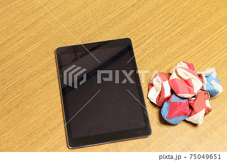 タブレットとお手玉 タブレットとお手玉 75049651
