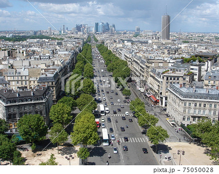 フランスのエトワール凱旋門から見たパリの風景 フランスのエトワール凱旋門から見たパリの風景 75050028