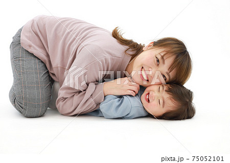 笑顔の親子 75052101