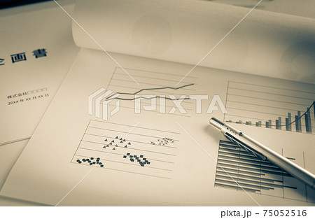 グラフの作成　企画書　プレゼン　ビジネス　プロポーザル 75052516