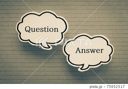 QuestionとAnswer　吹き出し　質問　疑問　回答　答え 75052517