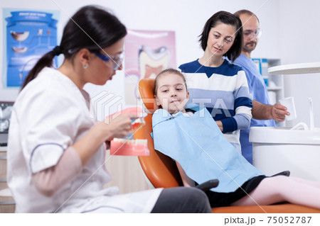 Child learning how to use tootbursh Child learning how to use tootbursh 75052787