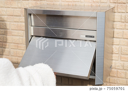 ポスト ポスト 75059701