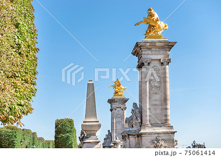 Golden statues on Alexandre III bridge Golden statues on Alexandre III bridge 75061414