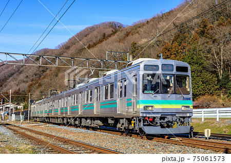 波久礼駅を発車する秩父鉄道7500系 75061573