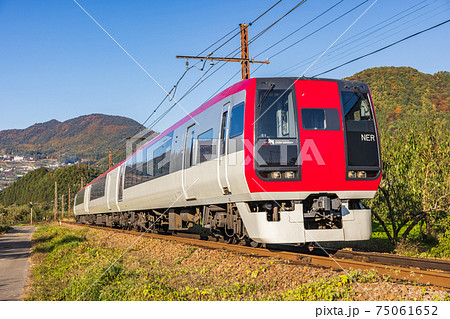 長野電鉄2100系スノーモンキー(元JR東日本成田エクスプレス)E1編成・上条駅付近 75061652