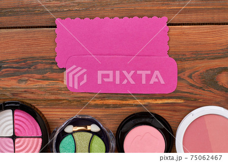 Collection of eyeshadows, top view. 75062467