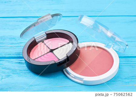 Pink eyeshadows and blusher close up. 75062562