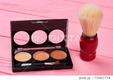 Eyeshadows palette and shaving brush. Eyeshadows palette and shaving brush. 75062758