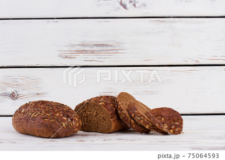 Wholemeal rye bread and copy space. 75064593